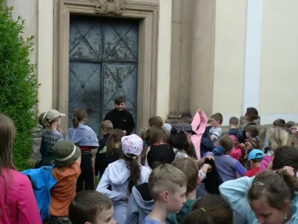 Škola v přírodě 1. A, 2. B, 4. A - Broumov (část 1)