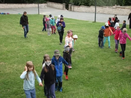 Škola v přírodě 1. A, 2. B, 4. A - Broumov (část 1)