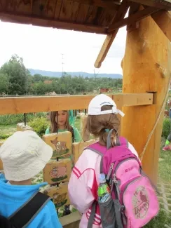 Škola v přírodě 1. A, 2. B, 4. A - Broumov (část 1)