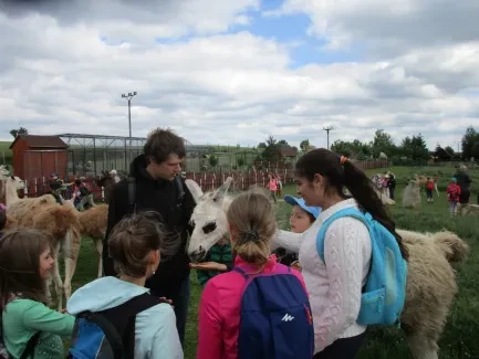 Škola v přírodě 1. A, 2. B, 4. A - Broumov (část 1)