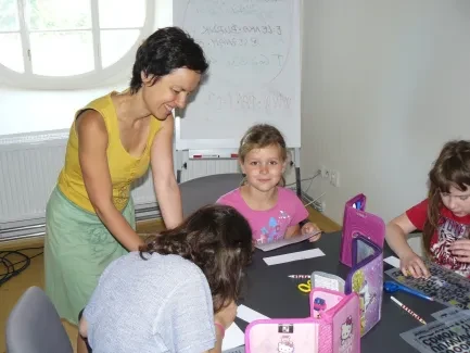 Škola v přírodě 1. A, 2. B, 4. A - Broumov (část 1)