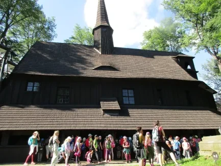 Škola v přírodě 1. A, 2. B, 4. A - Broumov (část 1)