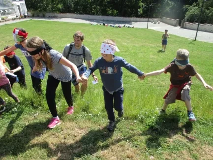 Škola v přírodě 1. A, 2. B, 4. A - Broumov (část 1)