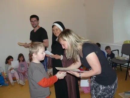 Škola v přírodě 1. A, 2. B, 4. A - Broumov (část 1)