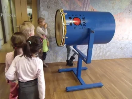 ŠD prvňáků na výstavě Hry a klamy ve vědecké knihovně