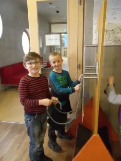 ŠD prvňáků na výstavě Hry a klamy ve vědecké knihovně