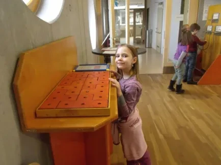 ŠD prvňáků na výstavě Hry a klamy ve vědecké knihovně