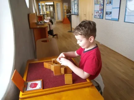 ŠD prvňáků na výstavě Hry a klamy ve vědecké knihovně