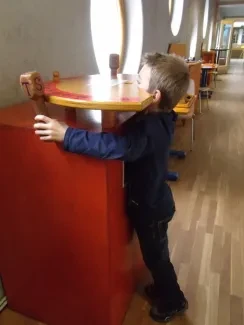 ŠD prvňáků na výstavě Hry a klamy ve vědecké knihovně