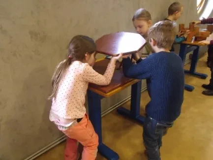 ŠD prvňáků na výstavě Hry a klamy ve vědecké knihovně