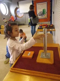 ŠD prvňáků na výstavě Hry a klamy ve vědecké knihovně