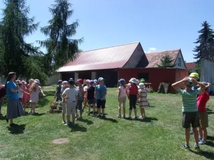 Putování s hradeckými lvy do kláštera - ŠD 1.tř.