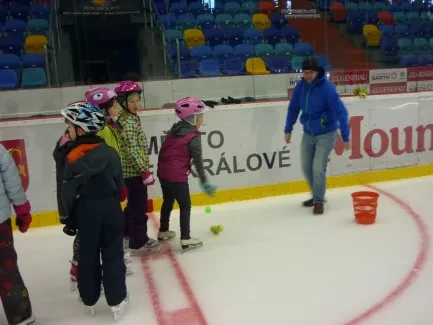 Bruslíme a hrajeme na ledě