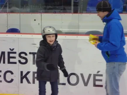 Bruslíme a hrajeme na ledě