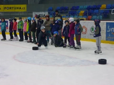 Bruslíme a hrajeme na ledě