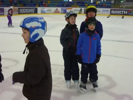 Bruslíme a hrajeme na ledě