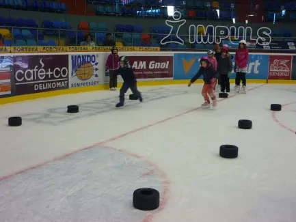 Bruslíme a hrajeme na ledě