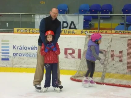 Bruslíme a hrajeme na ledě