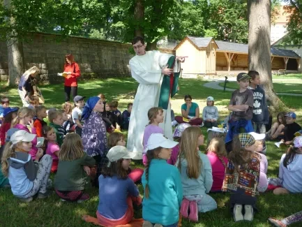 Škola v přírodě 1. A, 2. B, 4. A - Broumov (část 2)