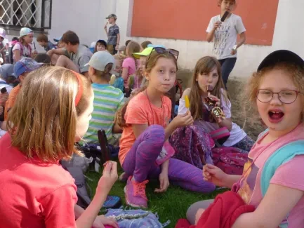 Škola v přírodě 1. A, 2. B, 4. A - Broumov (část 2)