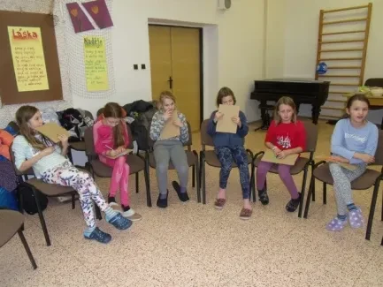 Přespávání Holka IN