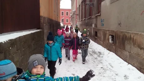 Hrátky na sněhu v družině prvňáčků