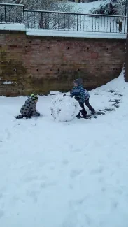 Hrátky na sněhu v družině prvňáčků