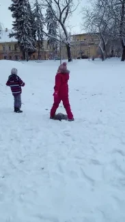 Hrátky na sněhu v družině prvňáčků