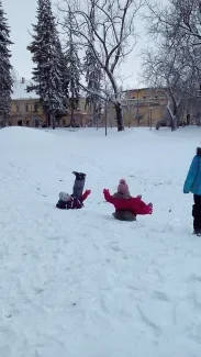 Hrátky na sněhu v družině prvňáčků