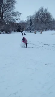 Hrátky na sněhu v družině prvňáčků