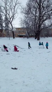 Hrátky na sněhu v družině prvňáčků