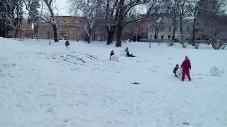 Hrátky na sněhu v družině prvňáčků