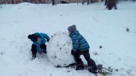 Hrátky na sněhu v družině prvňáčků