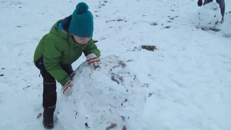 Hrátky na sněhu v družině prvňáčků