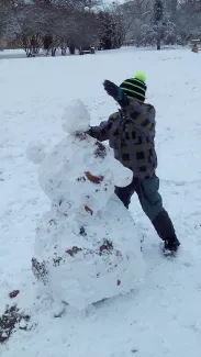 Hrátky na sněhu v družině prvňáčků