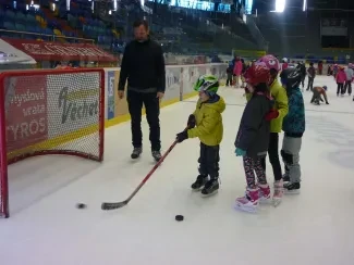 Bruslíme a hrajeme na ledě